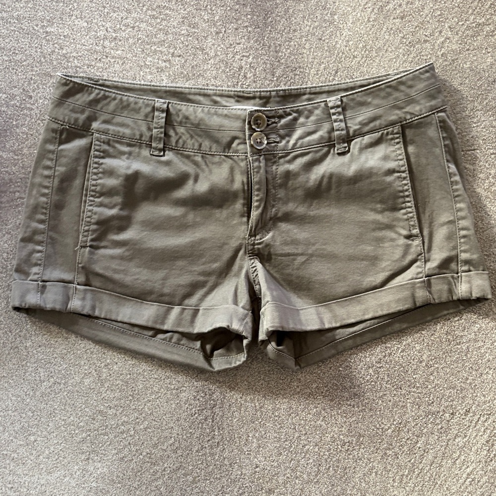 Women’s Express Olive Green Cuffed Bermuda Shorts